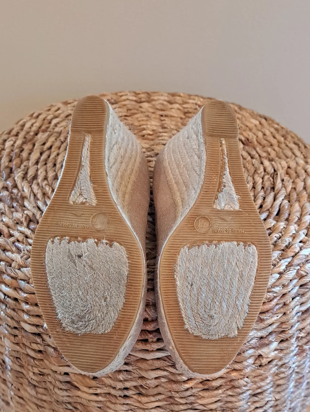 Bettye Muller Womens Tan Canvas Summer/Preppy Espadrille Wedge Sandals 37/6.5